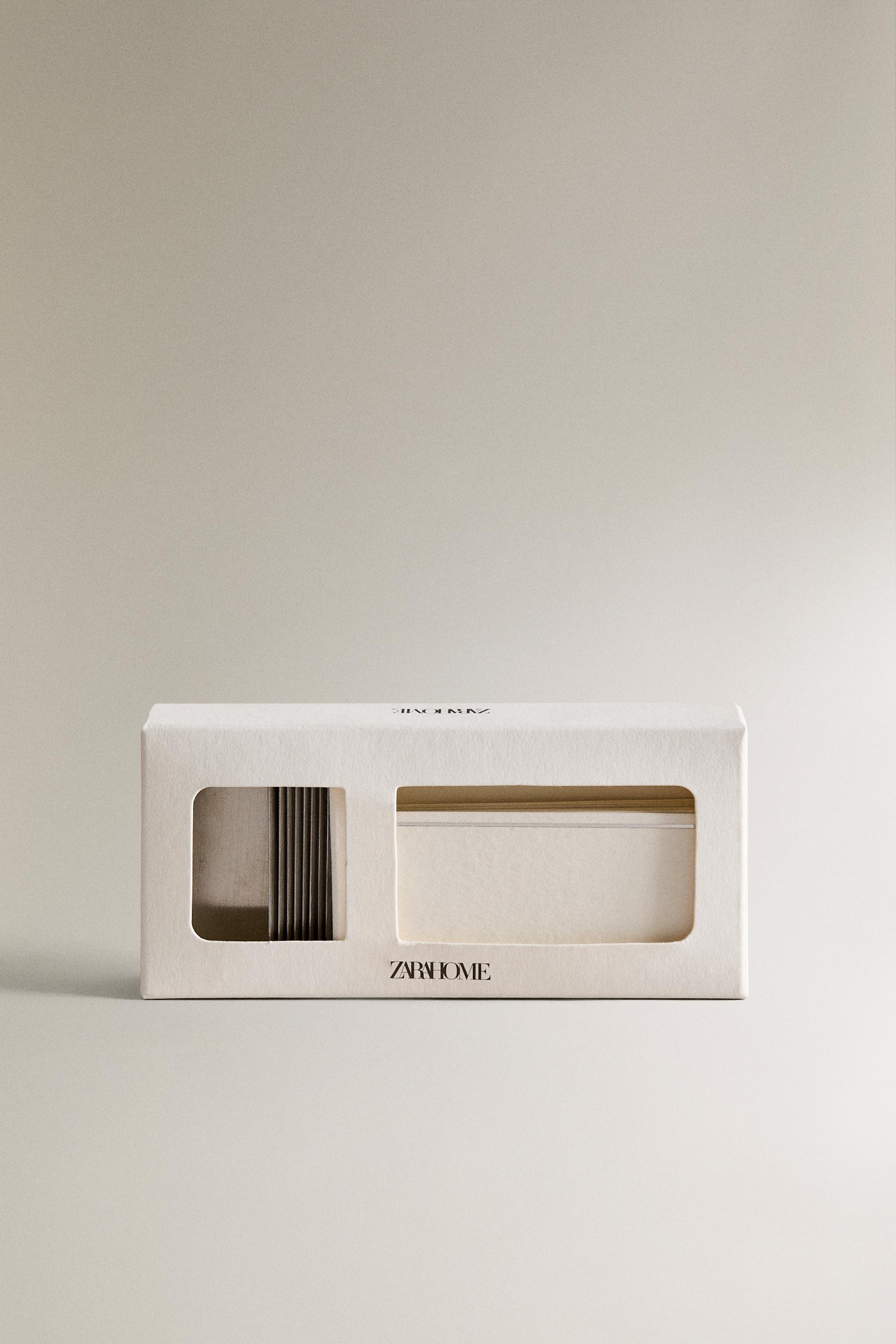 LOT DE MARQUE-PLACES ET CARTES EN MÉTAL